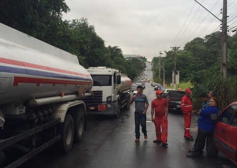 Trabalhadores da Elfe paralisam suas atividades na Refinaria de Manaus