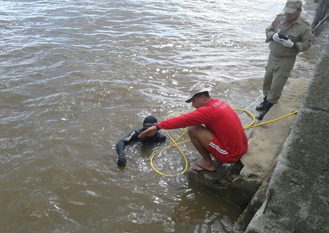 Pescador desaparece e Corpo de Bombeiros acaba o encontrando no fundo do rio em Itacoatiara
