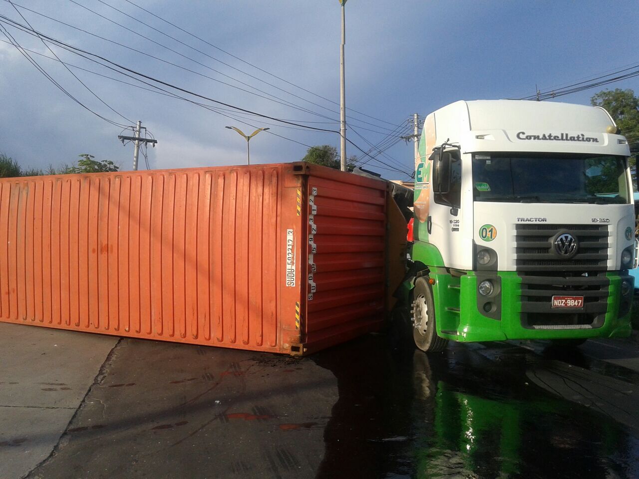 Container tomba e para Avenida Rodrigo Otávio