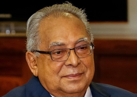 Juiz manda retirar postagem ofensiva contra Amazonino do Facebook