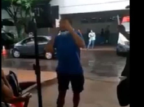 Revoltado, homem relata caos em hospital de Manaus após mãe morrer de Covid