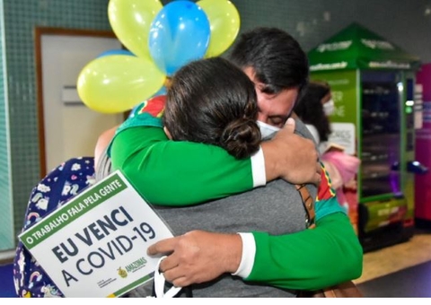 Novo grupo de recuperados da covid-19 volta para Manaus 