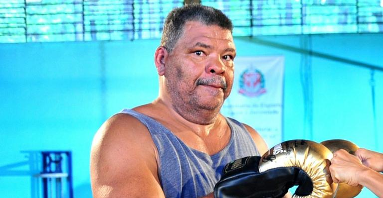 Com doença degenerativa, Maguila aparece irreconhecível e diz que está lutando pela vida