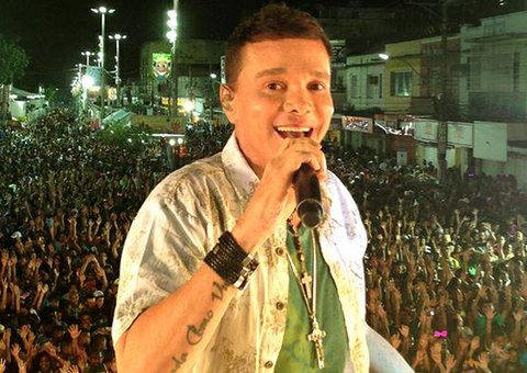 Netinho volta a ser internado um ano após AVC