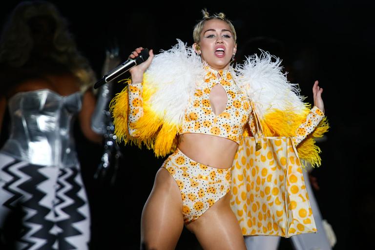 Assistente de Miley Cyrus publica foto da cantora nua