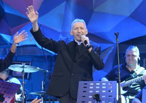 Mais magro, Padre Marcelo Rossi conta como superou a depressão