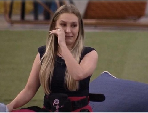 BBB21: Carla Diaz se emociona ao falar sobre luta contra câncer