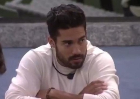 Emparedado, Arcrebiano alerta Caio e Rodolffo sobre Karol Conká: 'Cuidado'