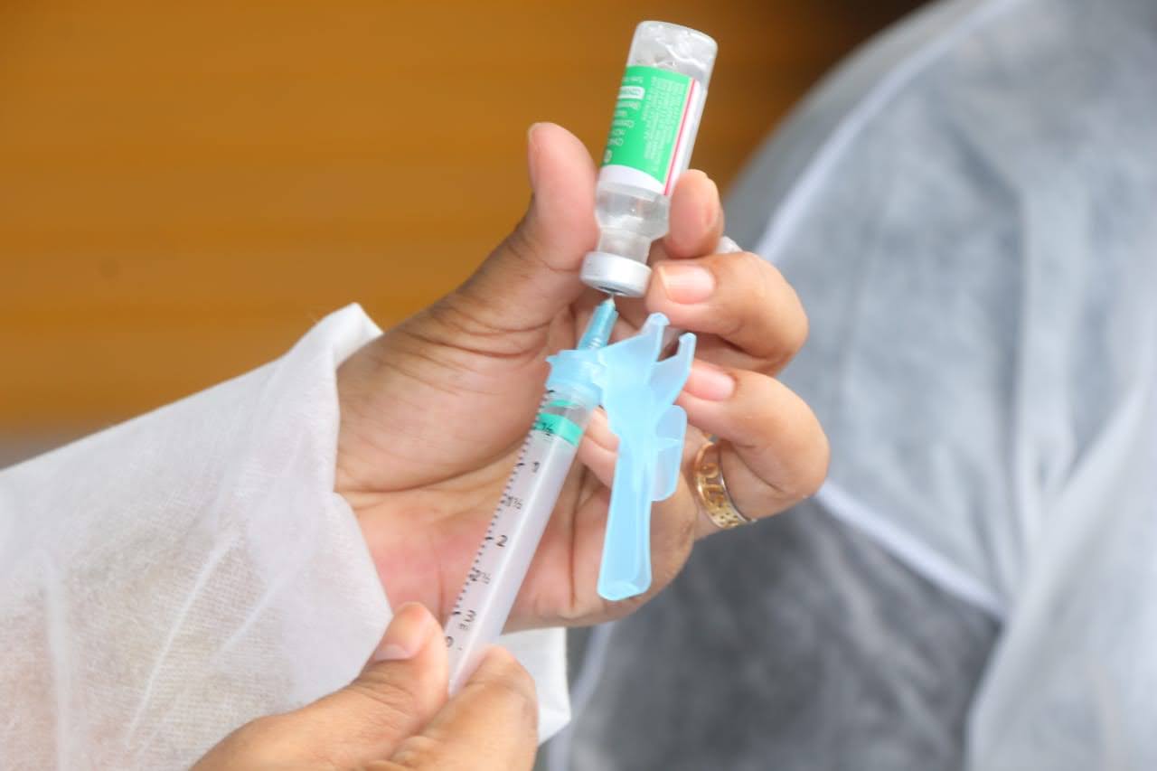 Covid: Profissionais de saúde poderão se vacinar em postos fixos de Manaus