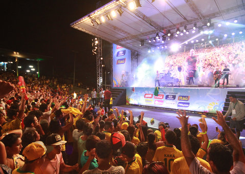 Nando Reis se apresenta nesta quarta-feira