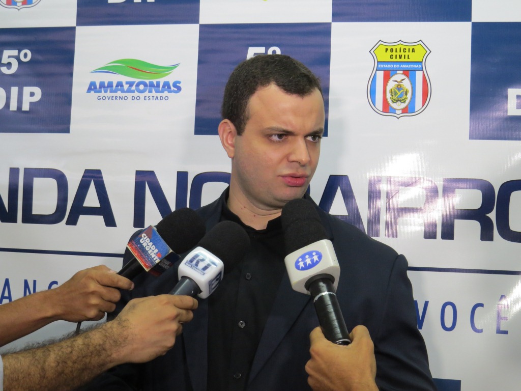 Polícia Civil autua prisão em flagrante de dupla por roubo na Zona Oeste