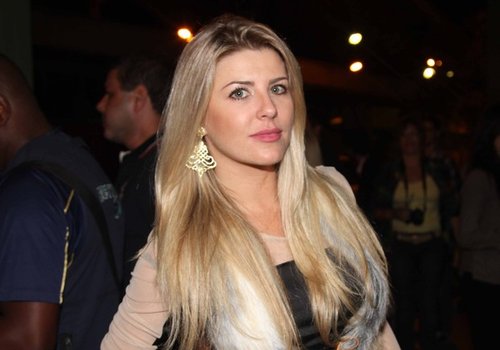 Iris Stefanelli rebate críticas sobre uso de photoshop