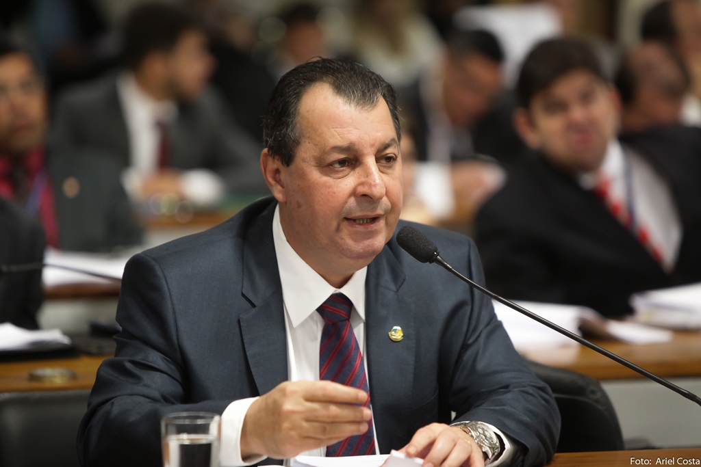 Omar Aziz defende aprovação de emenda que beneficia servidores da Suframa