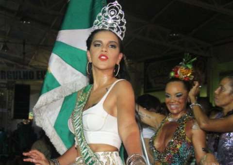  Às pressas, Mariana Rios é coroada Rainha da Mocidade 