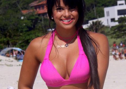  Musa do Santos treina pesado para manter corpaço