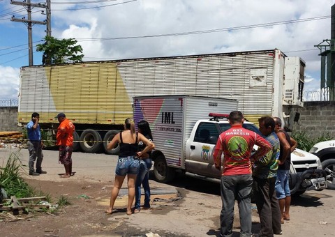 Em Manaus, jovem é encontrado enforcado dentro de container abandonado
