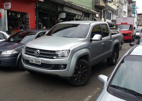 Policiais e Manaustrans são acionados após homem fazer do meio da rua estacionamento