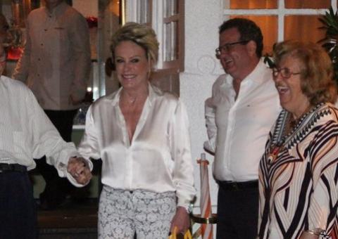  Ana Maria Braga comemora aniversário do namorado 