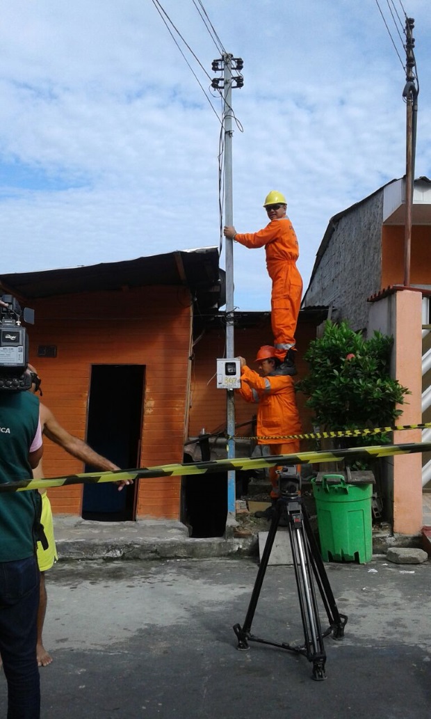 Defesa Civil interdita casa após rompimento de adutora 
