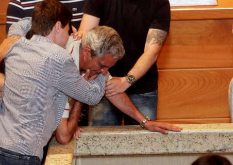  Amigos e familiares dão o último adeus a Nelson Ned 