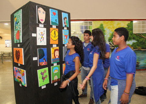 Com trabalhos de pintura, estudantes da rede pública apresentam exposição “Música na Tela”‏