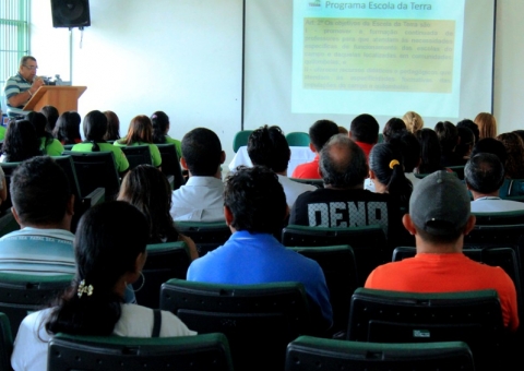 Ufam e Semed realizam mais uma etapa do Programa Escola da Terra