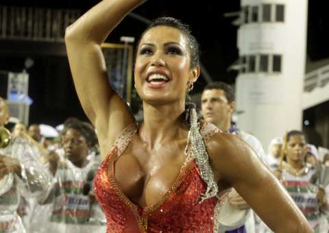  Gracyanne Barbosa samba muito no último ensaio da da X-9