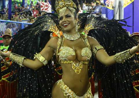 Raissa Machado brilha como Rainha de Bateria da Viradouro