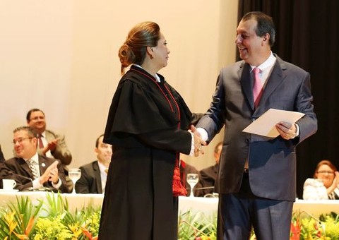 Omar Aziz recebe diplomação como senador