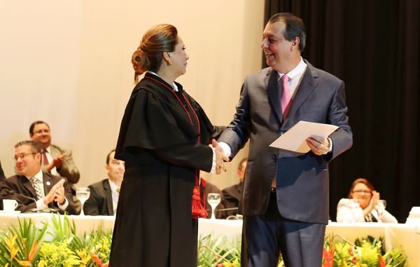 Omar Aziz recebe diplomação como senador