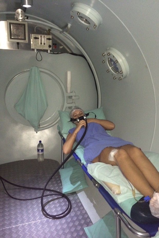 Fotos de Andressa Urach fazendo novo tratamento são divulgadas