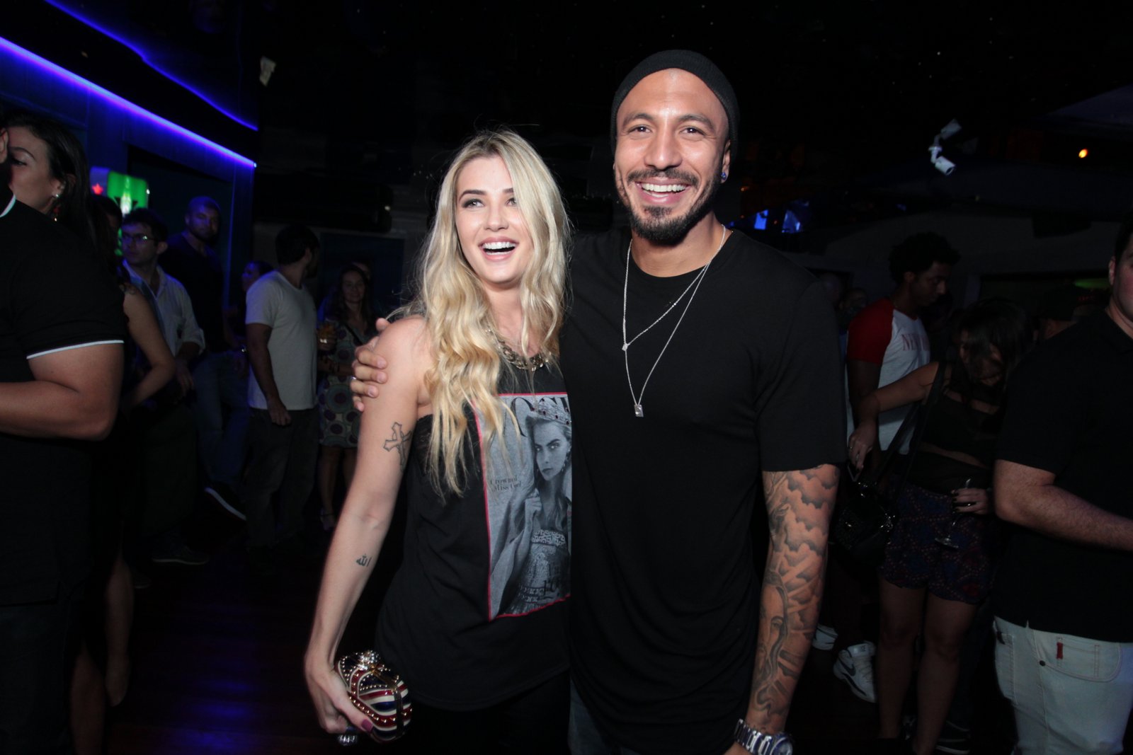 Fernando é rejeitado por ex-BBBs e só Aline comparece à festa de aniversário