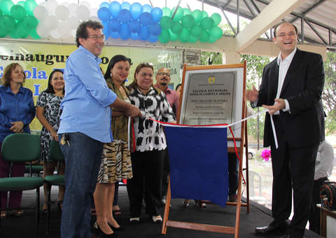 Governo reinaugura escola no bairro Alvorada 2