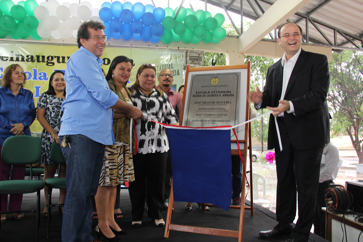 Governo reinaugura escola no bairro Alvorada 2
