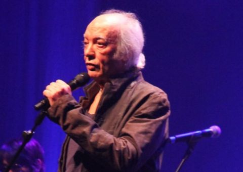  Erasmo Carlos realiza primeiro show 11 dias depois da morte do filho e cai no choro