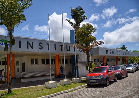 Homem é executado a tiros dentro da própria casa