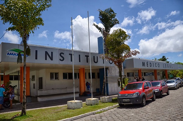 Homem é executado a tiros dentro da própria casa