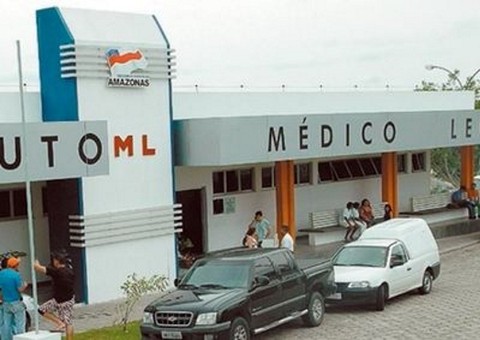 Mulher é encontrada em apartamento com faca cravada no peito 