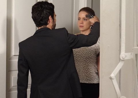 Império reta final: Cristina entra na mira de José Pedro