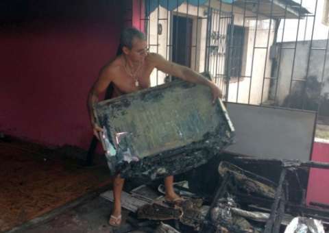 Incêndio em residência dá prejuízo no Santo Antonio