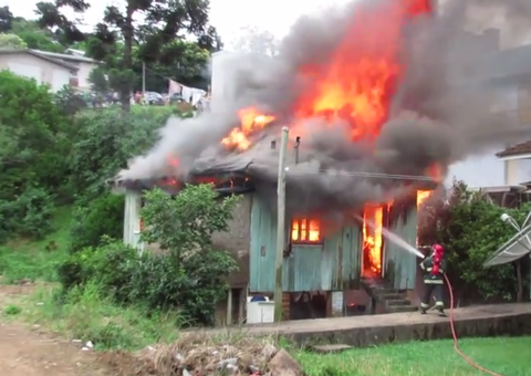 Homem taca fogo na casa de ex-mulher no RS