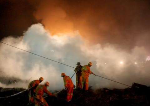 Incêndio destrói aldeia tibetana milenar na China