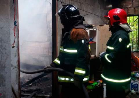 Casa é parcialmente destruída no Santa Etelvina