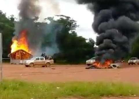 Clima de guerra no sul do Amazonas. Brancos avançam contra reserva indígena e destroem casas