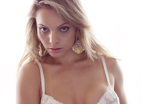 Após cirurgia íntima, 'Miss Bumbum' 2014 perde a virgindade (de novo)