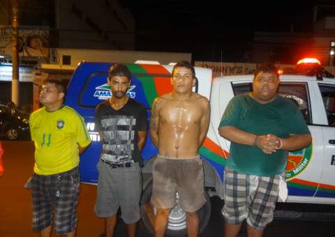 Caminhão roubado é localizado e bandidos presos