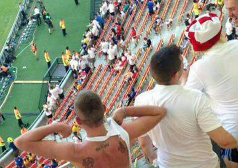 Chapado e com calor inglês fica nu na Arena da Amazônia