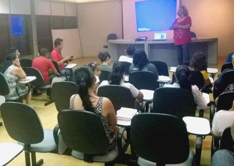 Professores e estudantes da rede pública estadual participam de lançamento de obra no Inpa