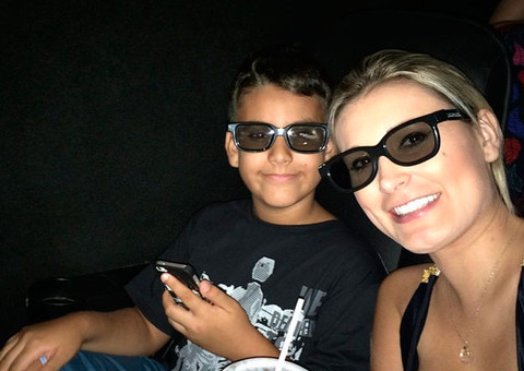 Andressa Urach não quis saber do Carnaval e prefere a família