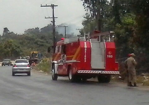 Invasores incendeiam área do Distrito Industrial 2